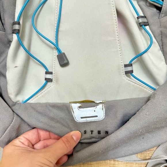 The North Face Jester Backpack Grey Blue Hiking College - Picture 3 of 10